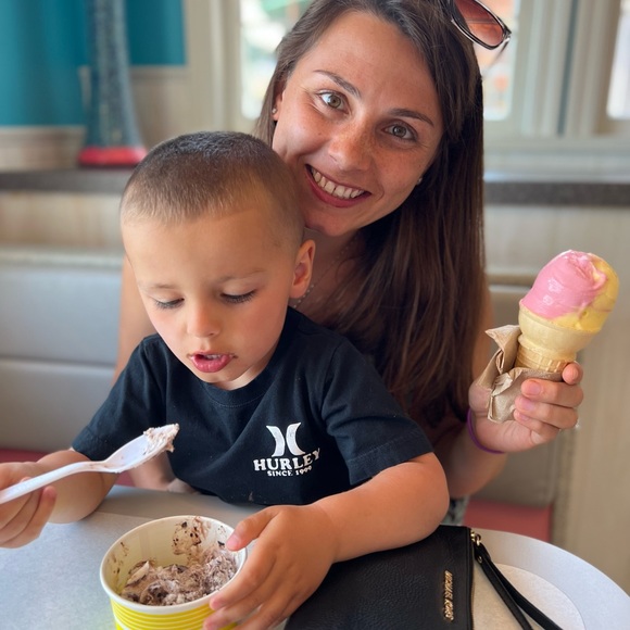 Meet your Posher, Elisha - Picture 1 of 2